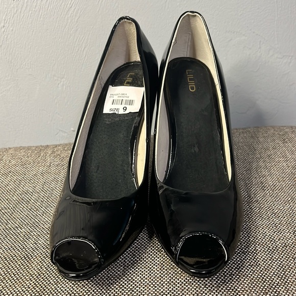Liuid black open toed heels, size 9. - Picture 7 of 15